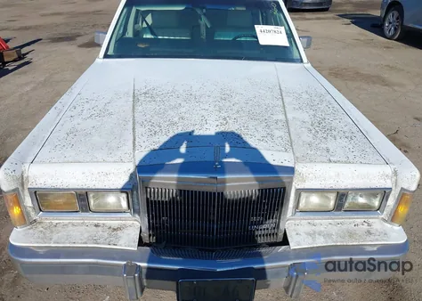1989 Lincoln Town Car z USA, uszkodzony, nr VIN 1LNBM81FXKY812677
